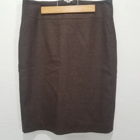 Banana Republic Back Zip Wool Blend Pencil Skirt. - Picture 9 of 9